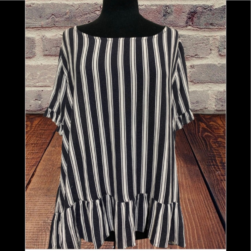Women’s Umgee blue and white ruffle shirt medium